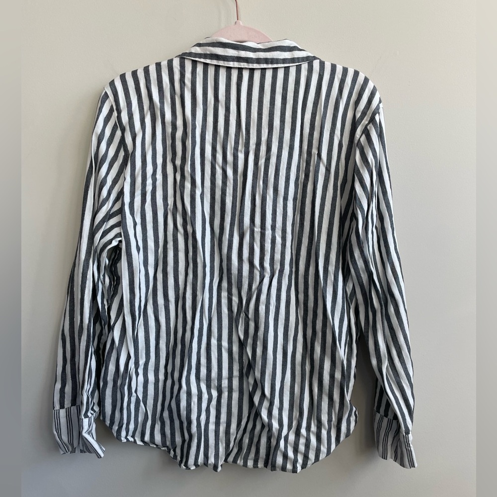 Victoria's Secret Gray White Silver Metallic Striped Pajama Set - Picture 6 of 16